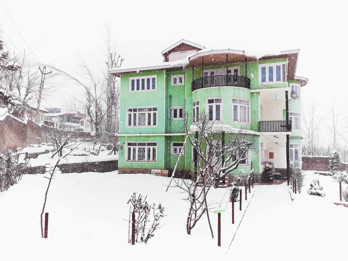 Calm Holiday Inn Srīnagar Kültér fotó