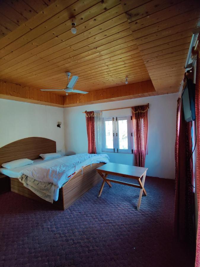 Calm Holiday Inn Srīnagar Kültér fotó
